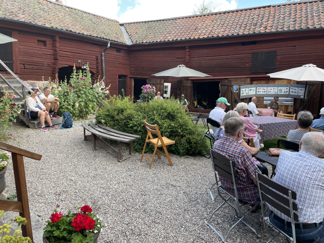 Va&#776;rmen pa&#778; na&#776;stan 30 gr.C skra&#776;mde nog flera beso&#776;kare