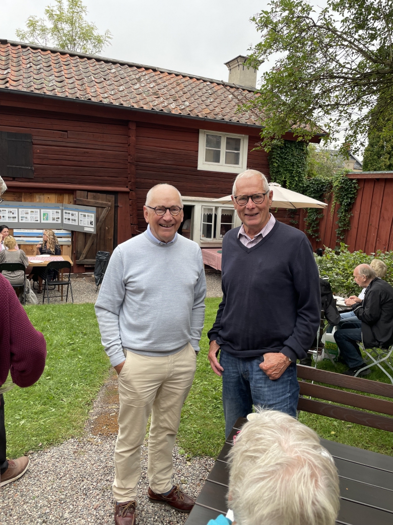 Sune E tra&#776;ffar Hans D och delar minnen av rostfria ro&#776;rkunder
