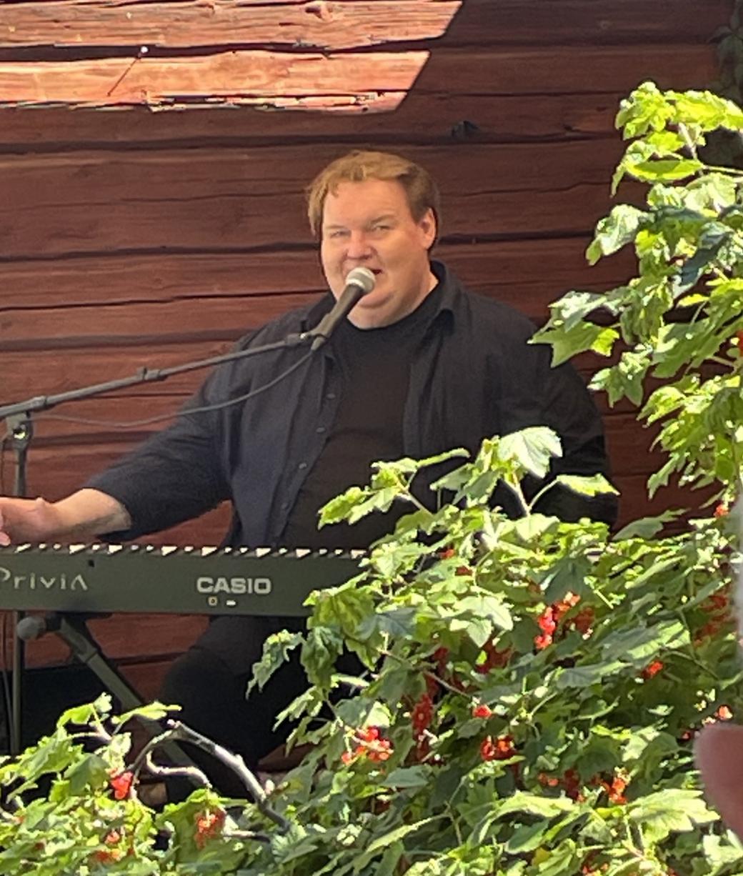 Olle Eilestam underhöll med glimten i ögat